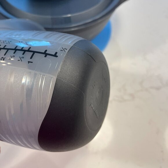 New Never Used Tupperware Mixing Bowls and Measuring Cup Set - Picture 16 of 16